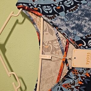 Syoss short sleeve blouse. Multiple colors and designs on it. Size 3XL.